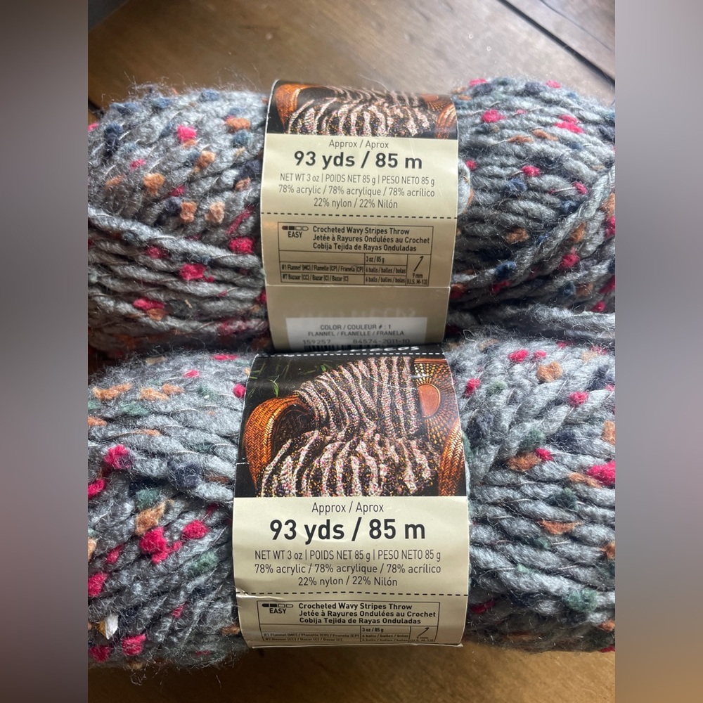 Loop & Threads Yarn - Flannel Color - 2 Skeins - Picture 3 of 4